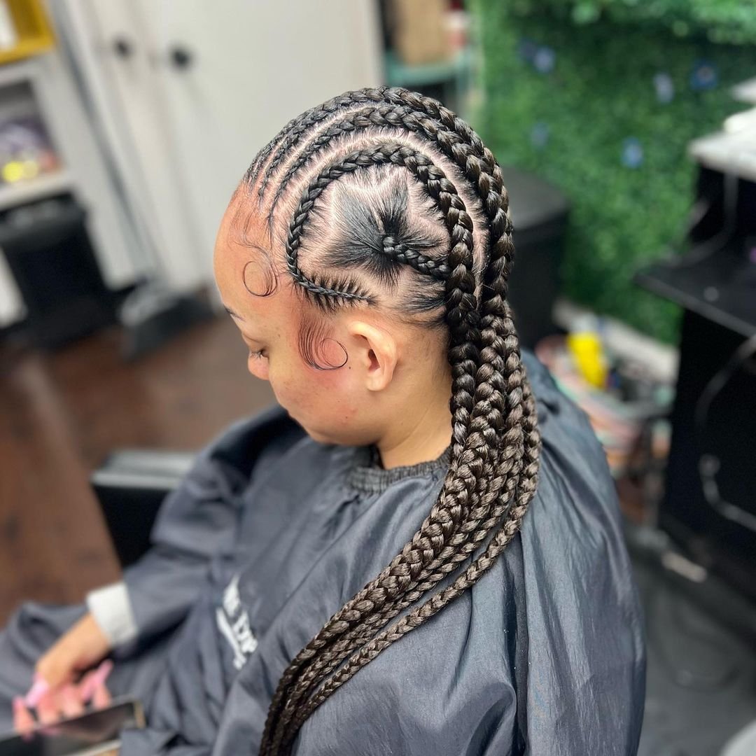 Star-shaped freestyle stitch braids