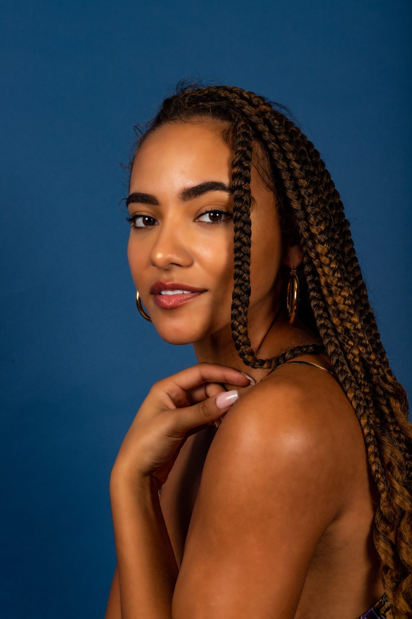 Trendy large knotless braids